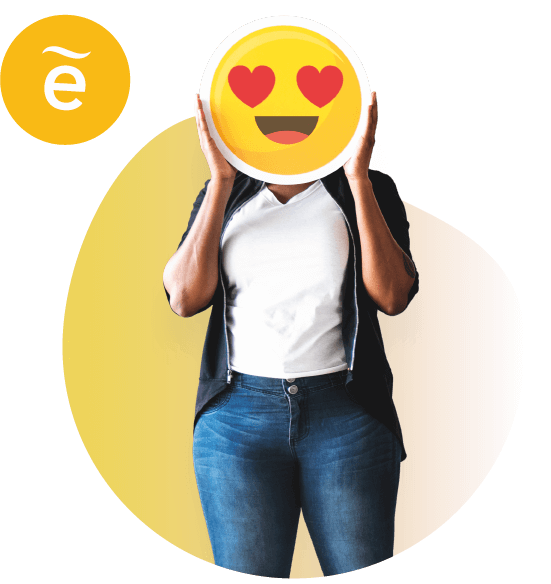 Mujer con emoticon tapando la cara